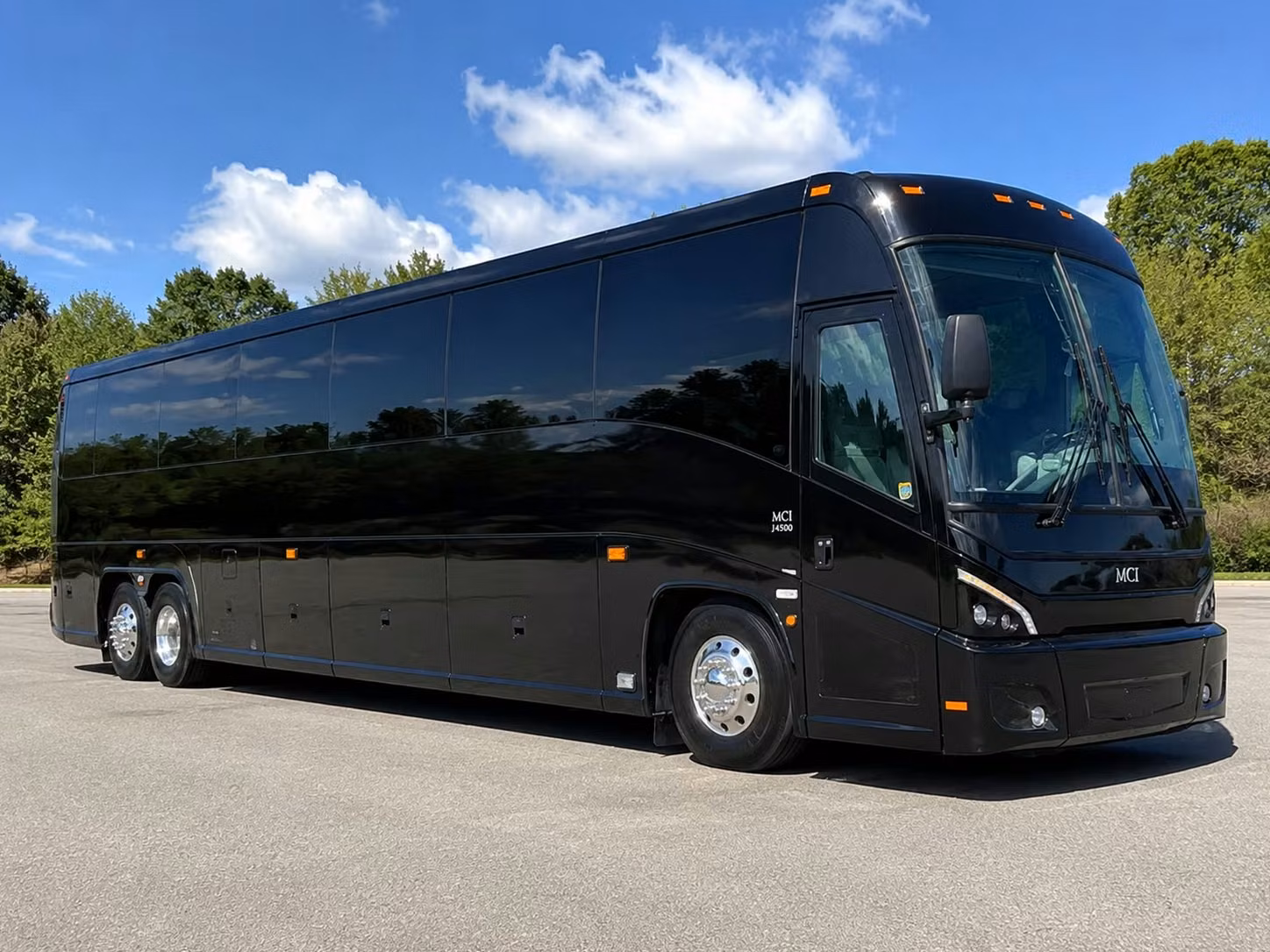 why woodbridge businesses trust charter bus rentals for airport transfers